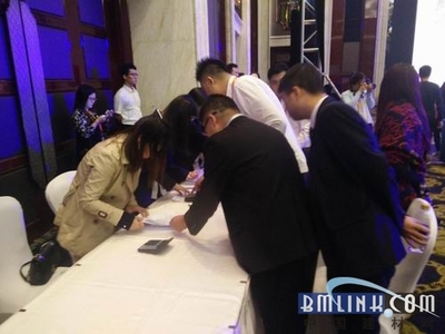 当艺术邂逅楚楚 十月花千谷新品发布会